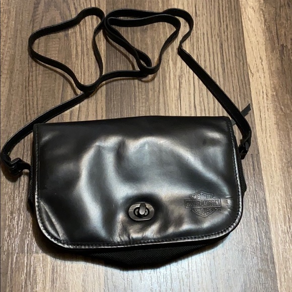 Harley-Davidson Handbags - Harley Davidson windshield shoulder bag
